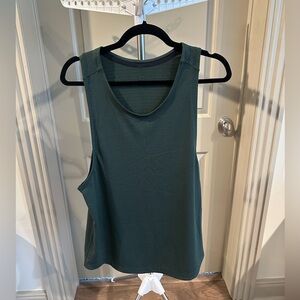 Lululemon license to train tank (M)